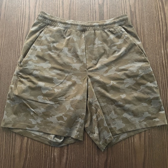 Lululemon Brown Camo Tan Men's Shorts size Small - Picture 1 of 12